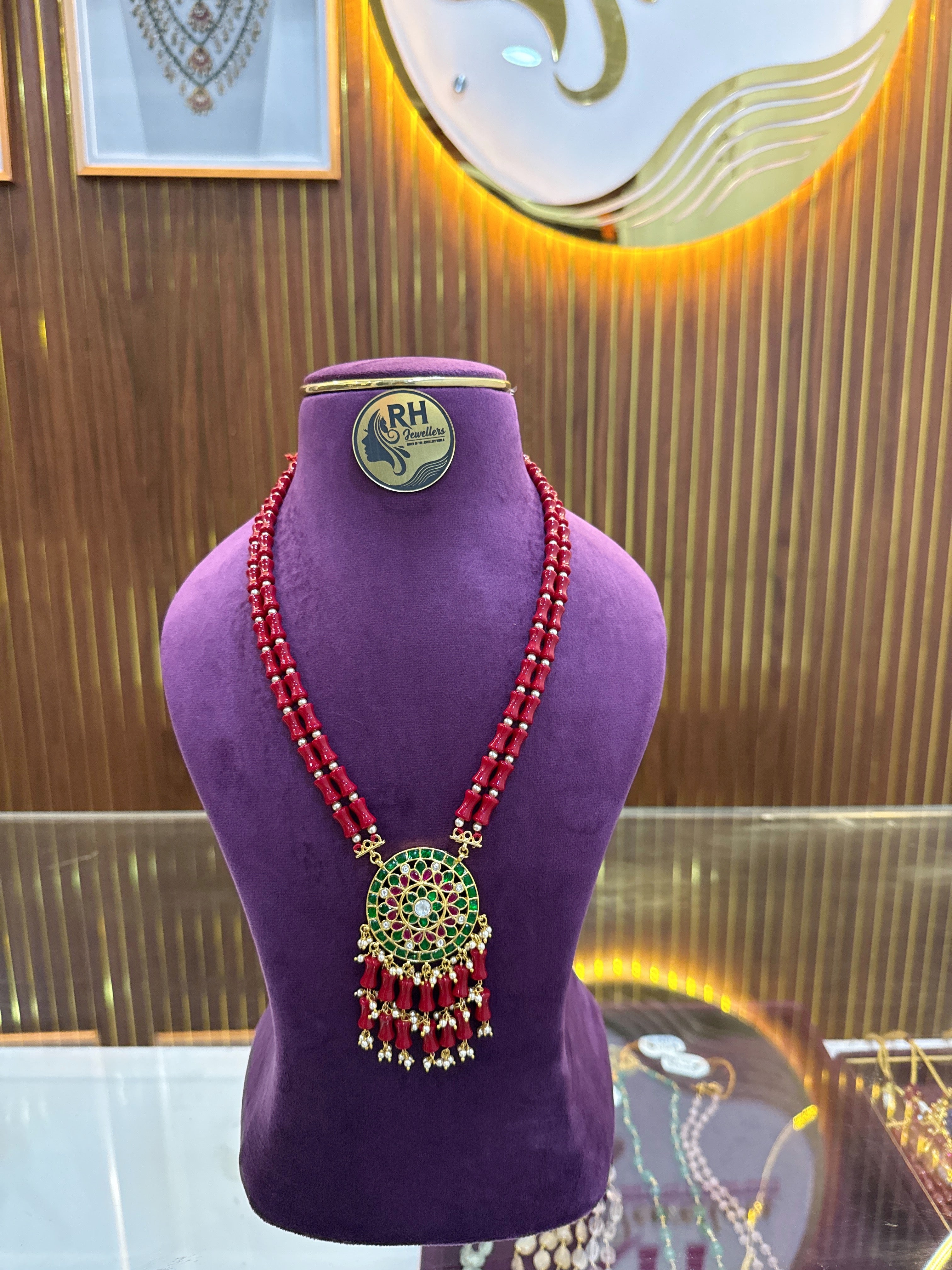 Glass Coral Beads with Jadau Locket – 70% Silver Mixing | 22 Inches