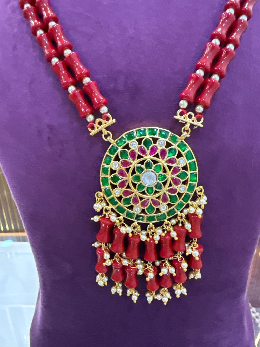 Glass Coral Beads with Jadau Locket – 70% Silver Mixing | 22 Inches