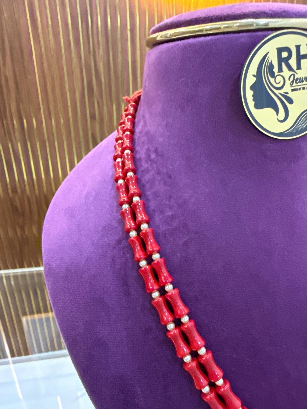 Glass Coral Beads with Jadau Locket – 70% Silver Mixing | 22 Inches